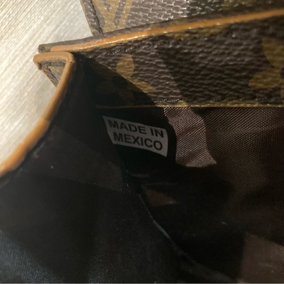 UNBRANDED Made in Mexico Little Baguette Style Shoulder Bag with Internal Pocket - Picture 6 of 12